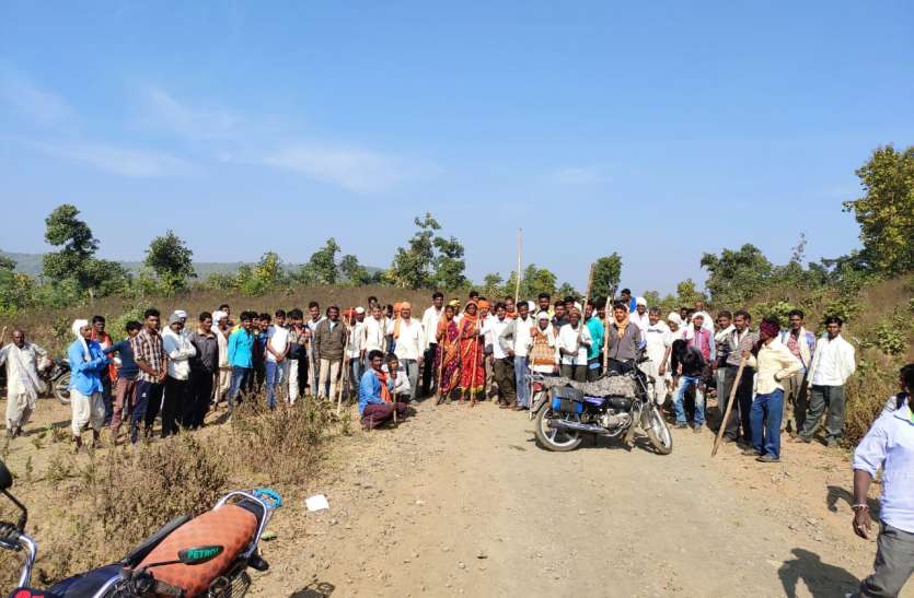 मांगों को लेकर किसानों ने किया प्रदर्शन मांगों को लेकर किसानों ने किया प्रदर्शन