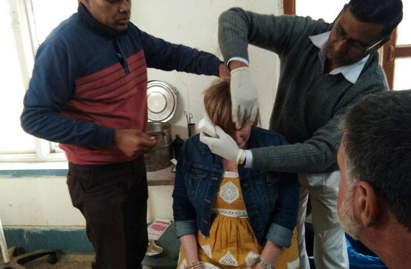Video: NH-8 जयपुर दिल्ली हाईवे पर अनियंत्रित हुआ ट्रेलर, एक के बाद एक आठ लग्जरी कारें आई चपेट में, एक विदेशी पर्यटक समेत तीन घायल,,Video: NH-8 जयपुर दिल्ली हाईवे पर अनियंत्रित हुआ ट्रेलर, एक के बाद एक आठ लग्जरी कारें आई चपेट में, एक विदेशी पर्यटक समेत तीन घायल Video: NH-8 जयपुर दिल्ली हाईवे पर अनियंत्रित हुआ ट्रेलर, एक के बाद एक आठ लग्जरी कारें आई चपेट में, एक विदेशी पर्यटक समेत तीन घायल