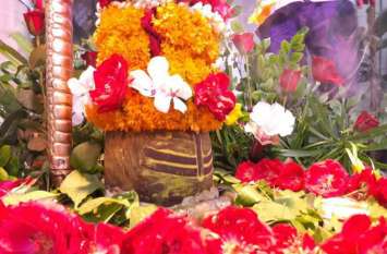 importance of flower in puja जानिए क्यों होता है पूजा में फूल का प्रयोग, क्या है महत्व?