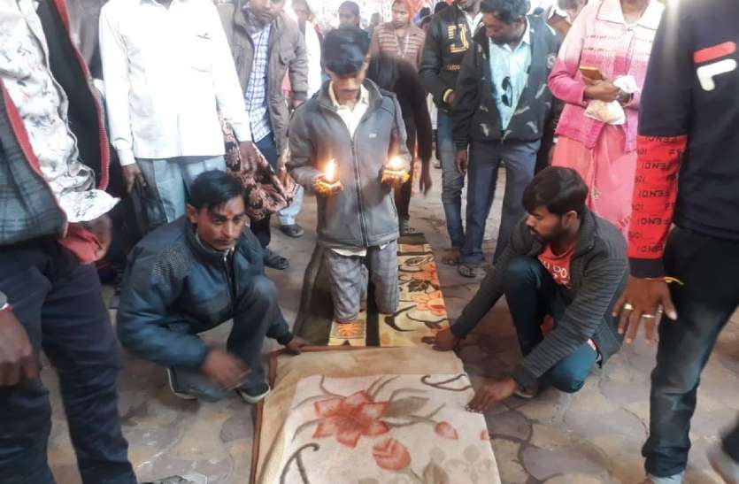 jaisalmer नाचते-झूमते 200 गुजराती श्रद्धालुओं का जत्था पहुंचा रामदेवरा