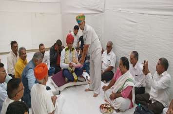 Maharashtra News Marwad Social Pride Maharashtra News Marwad Social Pride : 101 रुपए और नारियल लेकर कैसे पेश कर दी मिसाल
