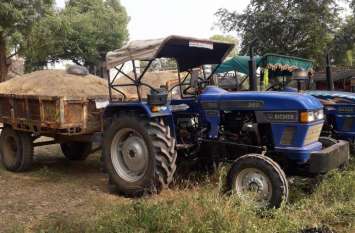Police Seizes Gravel Tractors And Release After Settlement बजरी से भरी ट्र्रै्क्टर ट्रॉलियों को तोड़-बट्टा कर छोड़ने पर पुलिस और खान विभाग हुए आमने-सामने