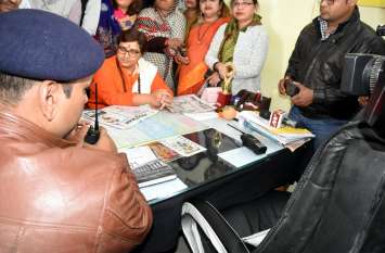 Preparations to welcome Sadhvi : Rajgarh mp latest hindi news samachar Breaking: भोपाल सांसद प्रज्ञा सिंह पहुंची थाने, ब्यावरा विधायक गोवर्धन दांगी के खिलाफ कराई शिकायत दर्ज