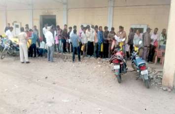 Urea crisis, Agriculture Department changing rules every day यूरिया का संकट, कृषि विभाग बदल रहा हर दिन नियम