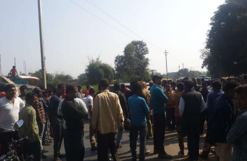 Case of robbery and kidnapping finally registered after police siege थाना घेराव के बाद आखिर दर्ज हुआ लूट व अपहरण का मामला