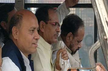 Shivraj Singh Chauhan arrested: bjp protest for urea in sagar पूर्व सीएम शिवराज सिंह चौहान और गोपाल भार्गव गिरफ्तार, किसानों के लिए कर रहे थे प्रदर्शन