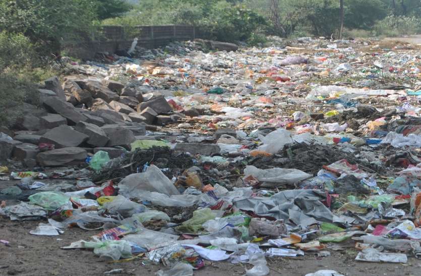 165 municipal shopkeepers, institutions to give notice to municipaliti 165 दुकानदार-संस्थानों को नोटिस, शहर में गंदगी फैलाने के लिए थमाएगी नगर पालिका