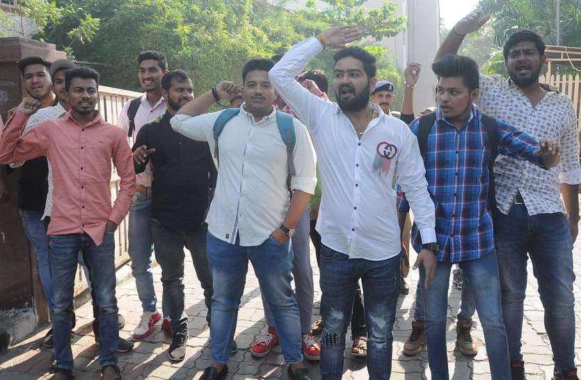 गैर सचिवालय परीक्षा को लेकर एनएसयूआइ ने किए महाविद्यालय बंद गैर सचिवालय परीक्षा को लेकर एनएसयूआइ ने किए महाविद्यालय बंद