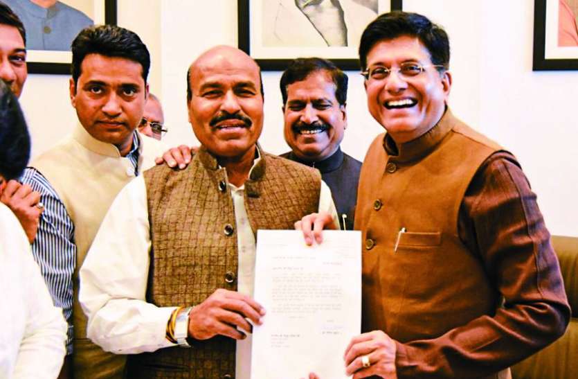 रेल मंत्री से मिले सांसद, मथुरा एक्सप्रेस का ठहराव छतरपुर में कराने की मांग रेल मंत्री से मिले सांसद, मथुरा एक्सप्रेस का ठहराव छतरपुर में कराने की मांग