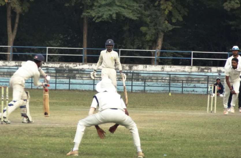 Under-18 Inter District Cricket Competition organized in Singrauli जीत के लिए रीवा की टीम ने झोंकी ताकत