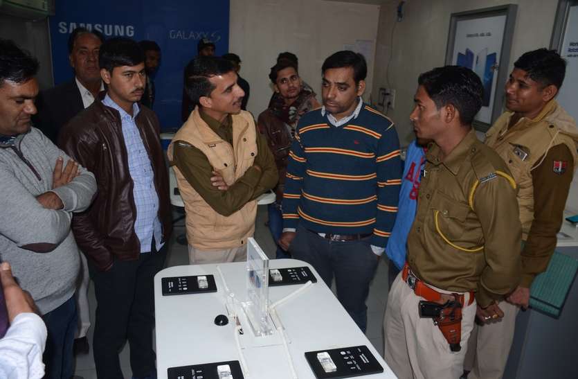 चूरू के शोरूम से 12 लाख के मोबाइल चोरी चूरू के शोरूम से 12 लाख के मोबाइल चोरी