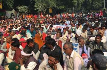 The government mocked the villagers सरकार ने किया ग्रामीणों से मजाक