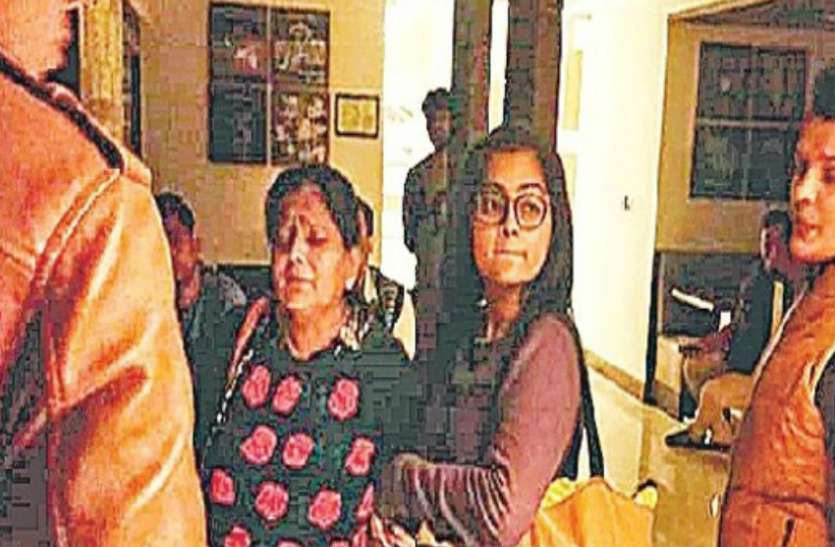 321_1.jpg शातिर मां बेटी ने घर बेचने के बाद आलीशान होटलों में रहना कर दिया शुरू, जब आती बिल की बात, तो हो जाती थीं गायब, 34 लाख का बनाया बिल
