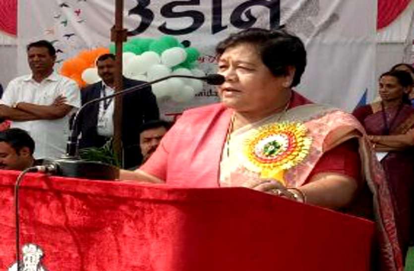 बड़ी खबर, छत्तीसगढ़ की राज्यपाल ने मांगी बलात्कारियों के लिए फांसी की सजा, कहा नहीं मिलता रेप पीडि़तों को समय पर न्याय, Video बड़ी खबर, छत्तीसगढ़ की राज्यपाल ने मांगी बलात्कारियों के लिए फांसी की सजा, कहा नहीं मिलता रेप पीडि़तों को समय पर न्याय, Video