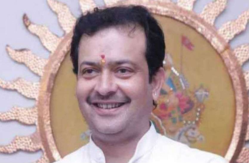8_2.jpg भय्यू महाराज की आत्महत्या में हो सकता है नया खुलासा, इस शख्स की भूमिका की हो रही जांच
