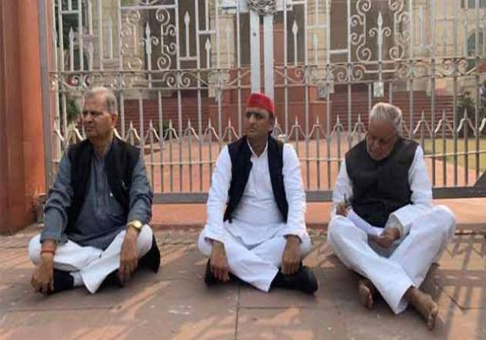 उन्नाव गैंगरेप: पीड़िता की बहन को मिलेगी सरकारी नौकरी, परिवार ने किया अंतिम संस्कार