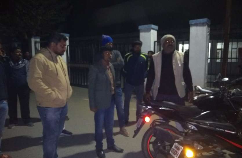 भाजपा उम्मीदवार को पार्षद पति ने की कार से कुचलने की कोशिश! एसपी से शिकायत कर मांगी सुरक्षा भाजपा उम्मीदवार को पार्षद पति ने की कार से कुचलने की कोशिश! एसपी से शिकायत कर मांगी सुरक्षा