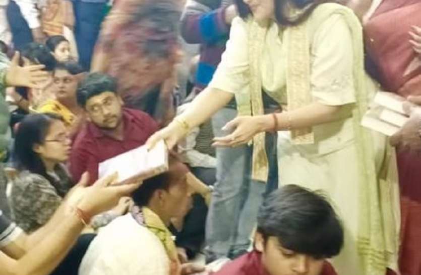 श्याम मंदिर घुसुड़ीधाम में मनाई गीता जयंती श्याम मंदिर घुसुड़ीधाम में मनाई गीता जयंती