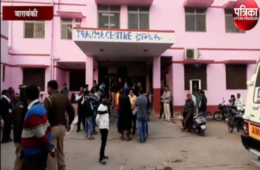 जब अचानक कार के सामने आया सांड तो ड्राइवर ने डिवाइडर पर चढ़ा दी कार, जब अचानक कार के सामने आया सांड तो ड्राइवर ने डिवाइडर पर चढ़ा दी कार,