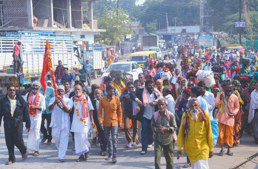 Narmadanchal Panchkoshi Pad Yatra नर्मदे हर व नमामी देवी नर्मदे के जयघोष के साथ शुरू हुई पंचकोशी यात्रा