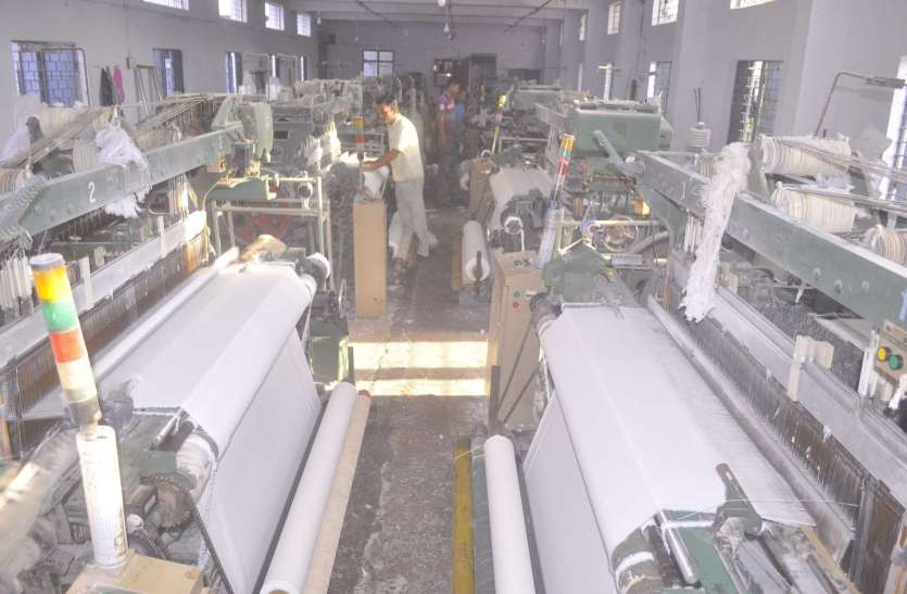 400 year old fabric market now affected by recession, production down 30% 400 साल पुरानी कपड़े की मंडी में अब मंदी का असर, 30 फीसदी घटा उत्पादन