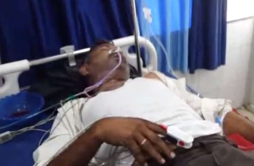 आरोपी ने पुलिस हिरासत में खाया जहर, अस्पताल में कई थानों का जाप्ता तैनात आरोपी ने पुलिस हिरासत में खाया जहर, अस्पताल में कई थानों का जाप्ता तैनात