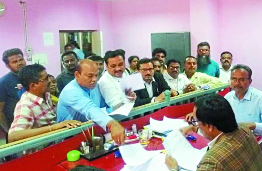 dhamtari.jpg नगरीय निकाय चुनाव: 20 वार्डों में भाजपा-कांग्रेस का बिगड़ सकता है समीकरण