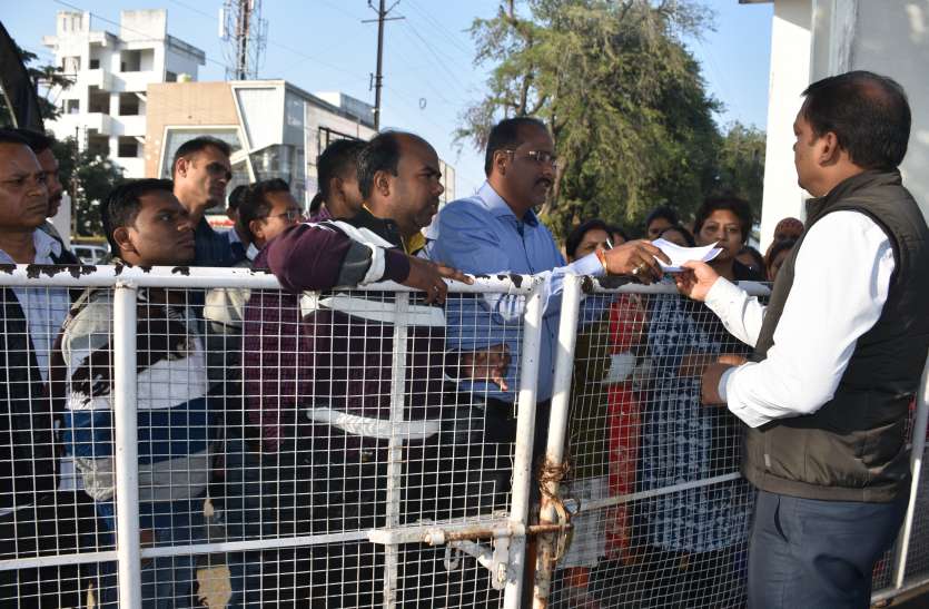 मध्यप्रदेश अस्थायी प्राध्यापक संघ ने मांग को लेकर सौंपा ज्ञापन मध्यप्रदेश अस्थायी प्राध्यापक संघ ने मांग को लेकर सौंपा ज्ञापन