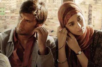 gully boy wins best feature film at asian Academy Creative Awards एशिया की सर्वश्रेष्ठ फीचर फिल्म बनी 'गली बॅाय', जोया अख्तर के हाथ लगा एक और बड़ा खिताब