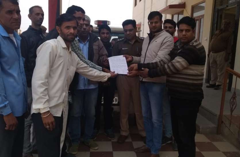 सरकार से गुहार, सीएचसी में कराए मोर्चरी का निर्माण, बरामदे में किया जाता है पोस्टमार्टम सरकार से गुहार, सीएचसी में कराए मोर्चरी का निर्माण, बरामदे में किया जाता है पोस्टमार्टम
