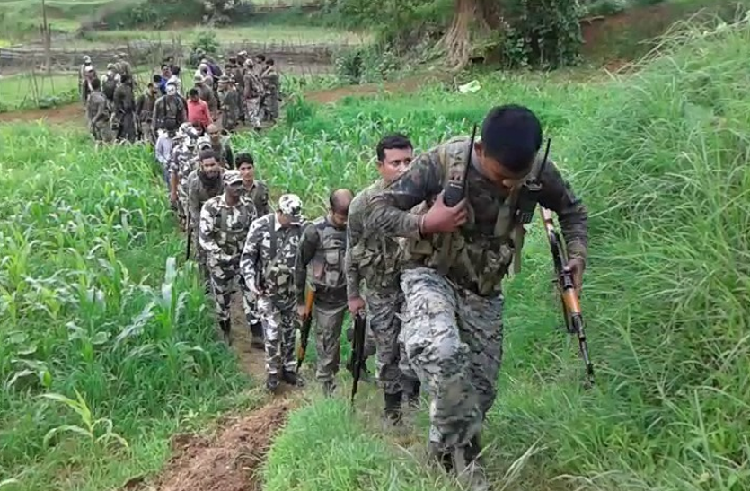 झारखंड: IED ब्लास्ट में हुआ बड़ा नुकसान, नक्सलियों के निशाने पर सुरक्षा बल और मतदान कर्मी झारखंड: IED ब्लास्ट में हुआ बड़ा नुकसान, नक्सलियों के निशाने पर सुरक्षा बल और मतदान कर्मी