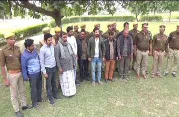 FIR On Four Policeman in Fake Passport case in Up mau यूपी के मऊ में फर्जी पासपोर्ट रैकेट का खुलासा, दो पुलिसकर्मी सहित 10 गिरफ्तार