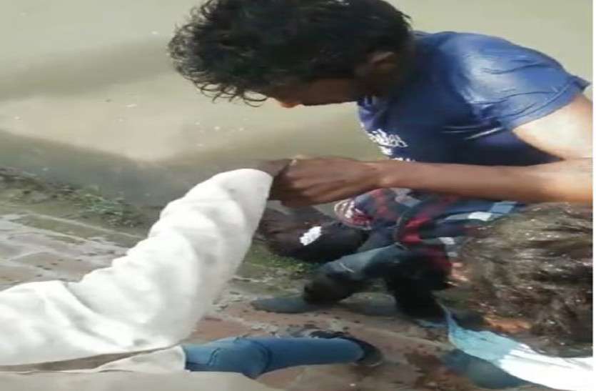 नहर में गिरी थी महिला, जिंदगी के लिए चिल्लाई, मौत के मुंह से खींच लाए नहर में गिरी थी महिला, जिंदगी के लिए चिल्लाई, मौत के मुंह से खींच लाए