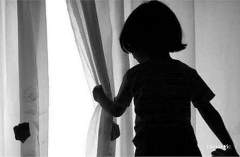 6 साल की मासूम की लूट रही थी इज्जत, बुजुर्ग महिला ने पकड़ा रंगे हाथ, 14 साल का नाबालिग लड़का गिरफ्तार 6 साल की मासूम की लूट रही थी इज्जत, बुजुर्ग महिला ने पकड़ा रंगे हाथ, 14 साल का नाबालिग लड़का गिरफ्तार
