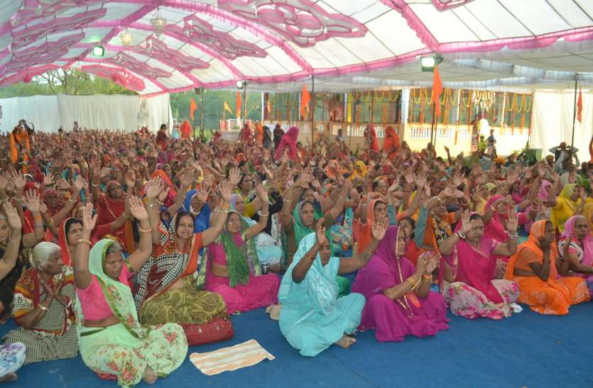 वामन अवतार का प्रसंग सुनाते हुए कथावाचक देवकीनंदन शरण ने कहा भगवान केवल भाव को देखकर करते है कृपा - देवकीनंदन शरण