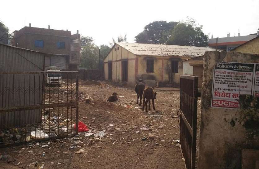 'स्लाटर हाउस को पहले सर्वसुविधायुक्त बनाएं फिर प्रशासन विक्रेताओं को करे शिफ्ट 'स्लाटर हाउस को पहले सर्वसुविधायुक्त बनाएं फिर प्रशासन विक्रेताओं को करें शिफ्ट'