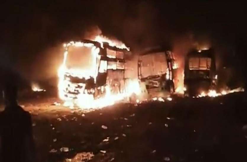 पीथमपुर की पेंट बनाने वाली फैक्ट्री में भीषण आग, लोगों में मच गई भगदड़, 11 घंटे में बुझी आग पीथमपुर की पेंट बनाने वाली फैक्ट्री में भीषण आग, लोगों में मच गई भगदड़, 11 घंटे में बुझी आग