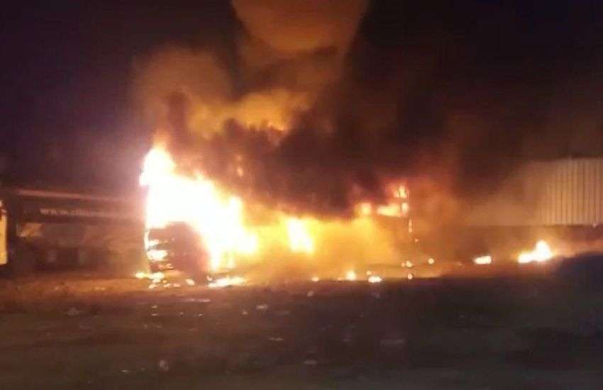 पीथमपुर की पेंट बनाने वाली फैक्ट्री में भीषण आग, लोगों में मच गई भगदड़, 11 घंटे में बुझी आग