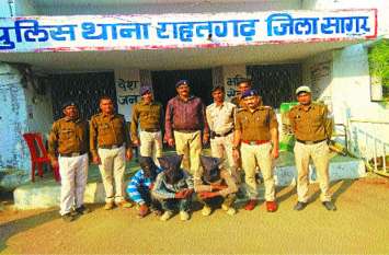 Accused of robbing a bike driver arrested Goods recovered बाइक चालक से लूट करने वाले आरोपी गिरफ्तार, माल बरामद