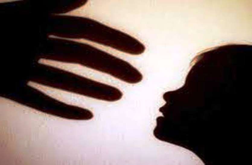 दस साल की बच्ची से बलात्कार मामले में रिश्ते में दादा गिरफ्तार दस साल की बच्ची से बलात्कार मामले में रिश्ते में दादा गिरफ्तार