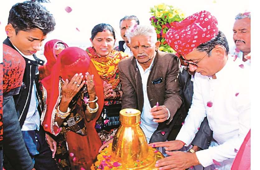 Kalash installation and flag hoisting, Pratishtha Festival completed अवतारधाम में विराजित हुए देव, प्रतिष्ठा महोत्सव सम्पन्न