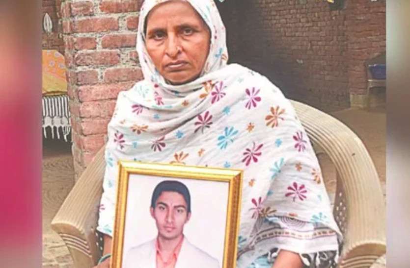 meerut Honor Killing में बेटा खोने के बाद बूढ़ी मां ने किया उसकी प्रेमिका का कन्यादान, लड़ रही इंसाफ की लड़ाई