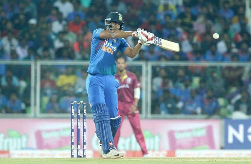 Shivam Dubey IND vs WI: भदोही के शिवम दुबे का दिखा जलवा, पोलार्ड के एक ओवर में जड़े तीन छक्के, करियर का पहला अर्धशतक भी लगाया