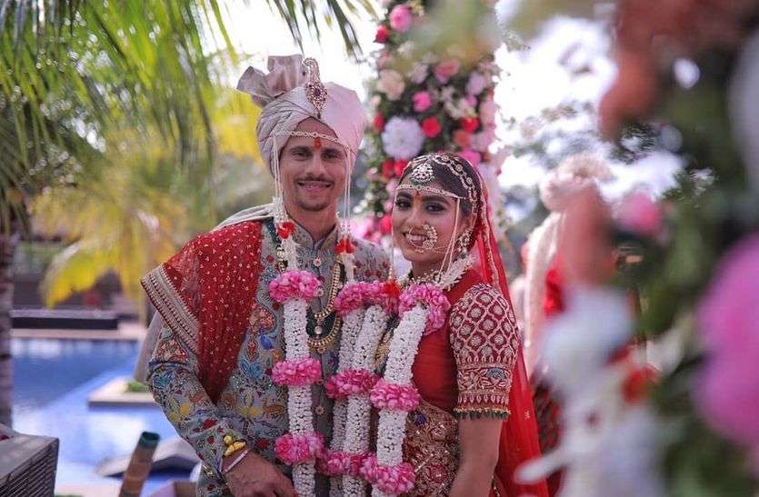 Suddhesh lad नौ साल की रिलेशनशिप के बाद सिद्धेश लाड ने हीरल खत्री से की शादी, केकेआर ने दी बधाई