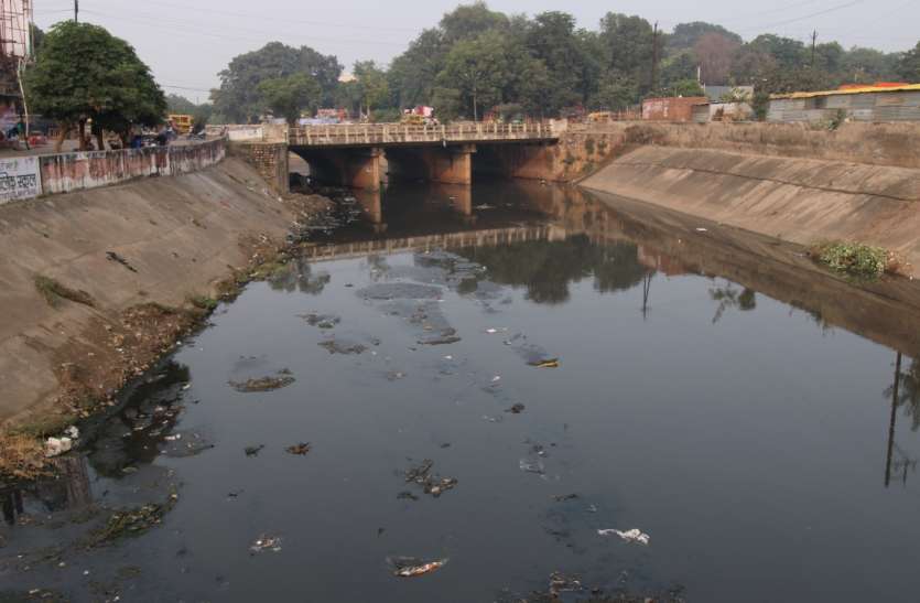 planning , boating बोटिंग की योजना बना रहे थे 15 दिन में सीवर का पानी भी नहीं निकाल पाए