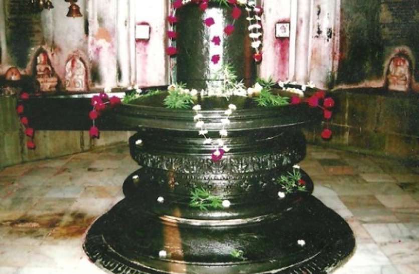 जब जमीन से निकला तो बन गया एशिया का सबसे बड़ा शिवलिंग जब जमीन से निकला तो बन गया एशिया का सबसे बड़ा शिवलिंग
