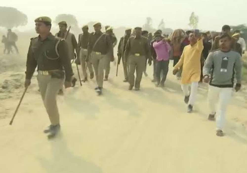 उन्नाव गैंगरेप: पीड़िता की बहन को मिलेगी सरकारी नौकरी, परिवार ने किया अंतिम संस्कार