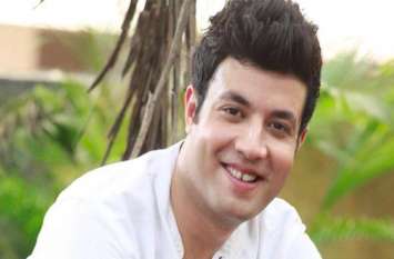 Varun Sharma gets a pile of money, video is going viral वरुण शर्मा को मिला पैसों का ढेर, वीडियो हो रहा है वायरल