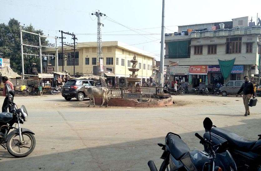 Roadways Bus Services तीन किमी दूर बस स्टैण्ड, निजी वाहन चालकों की चांदी