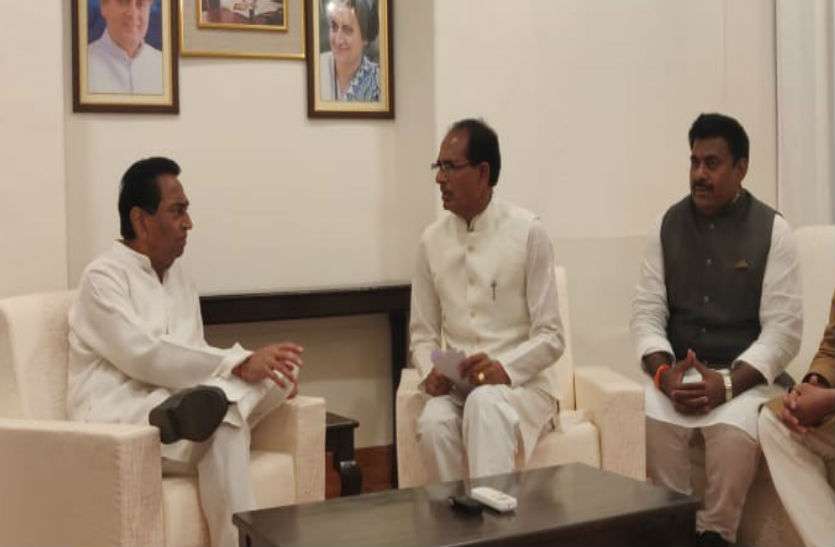 7_1.jpg प्रदर्शन के बाद कमलनाथ से जाकर मिले शिवराज सिंह चौहान, इस मुद्दे पर हुई बात